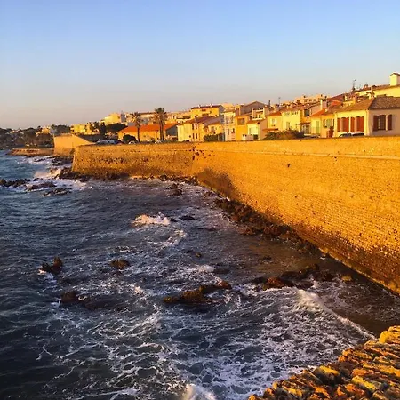 Bel Dans Les Remparts A 50 M De La * Antibes